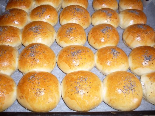 Kuru Mayalı Yumuşak Poğaça Tarifi ve Malzemeleri