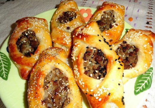 Mayalı Kıymalı Poğaça Tarifi ve Malzemeleri Mayalı Kıymalı Poğaça Tarifi ve Malzemeleri